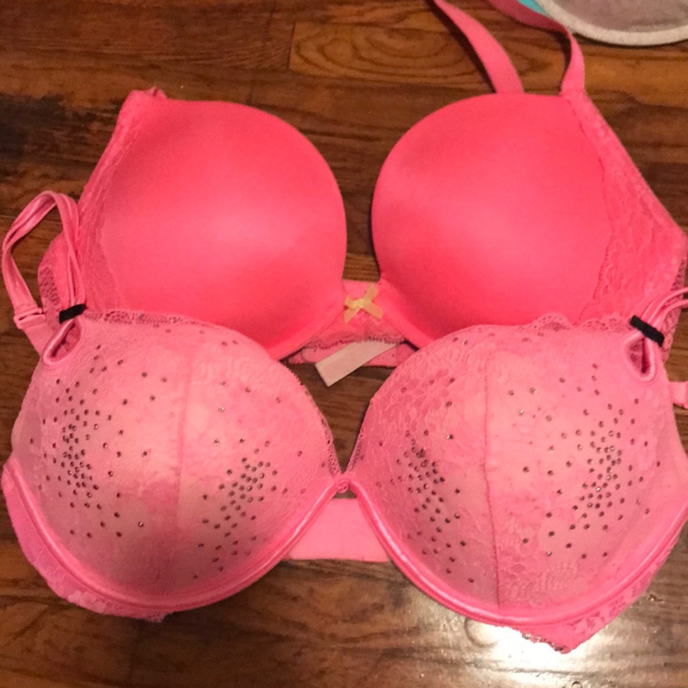 Set of 2 Victoria’s Secret push up bras 36DD/ 36E